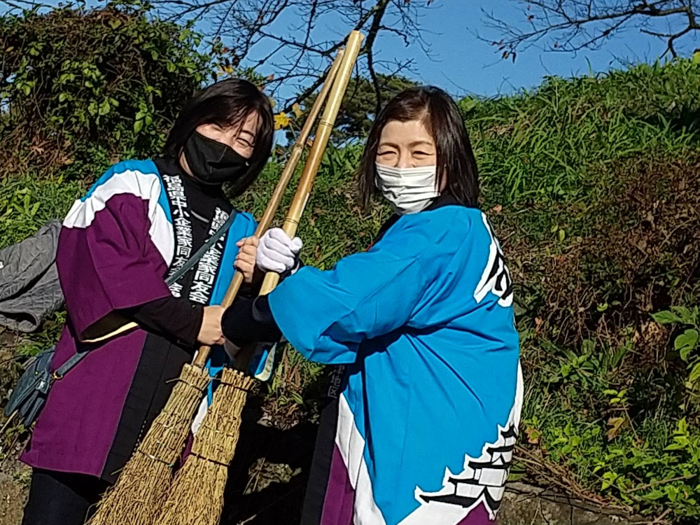 会津鶴ヶ城_落ち葉清掃01